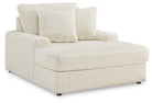 Lindyn Chaise (2110415)