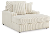 Lindyn Chaise (2110415)