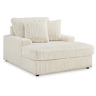 Lindyn Chaise (2110415)