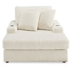 Lindyn Chaise (2110415)