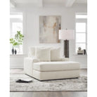 Lindyn Chaise (2110415)