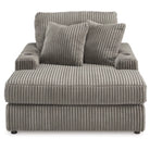 Lindyn Chaise (2110415)