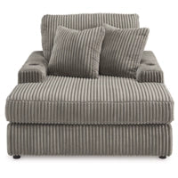 Lindyn Chaise (2110415)