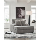 Lindyn Chaise (2110415)