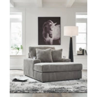 Lindyn Chaise (2110415)