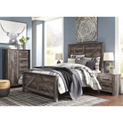 Wynnlow Queen Crossbuck Panel Bed with Dresser