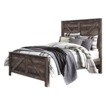 Wynnlow King Crossbuck Panel Bed with Dresser