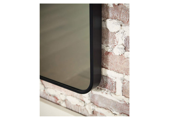 Sethall Floor Mirror (A8010307)