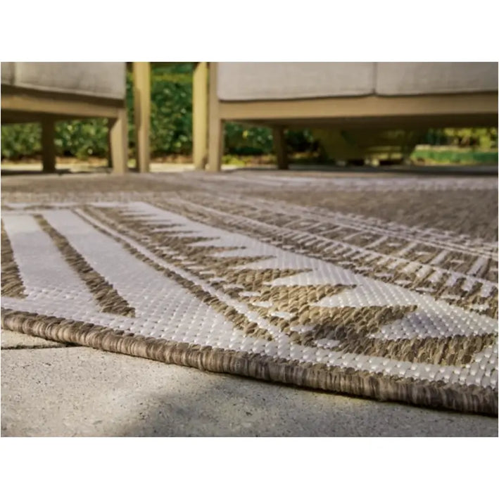 Dunsler Large Rug (R900011)