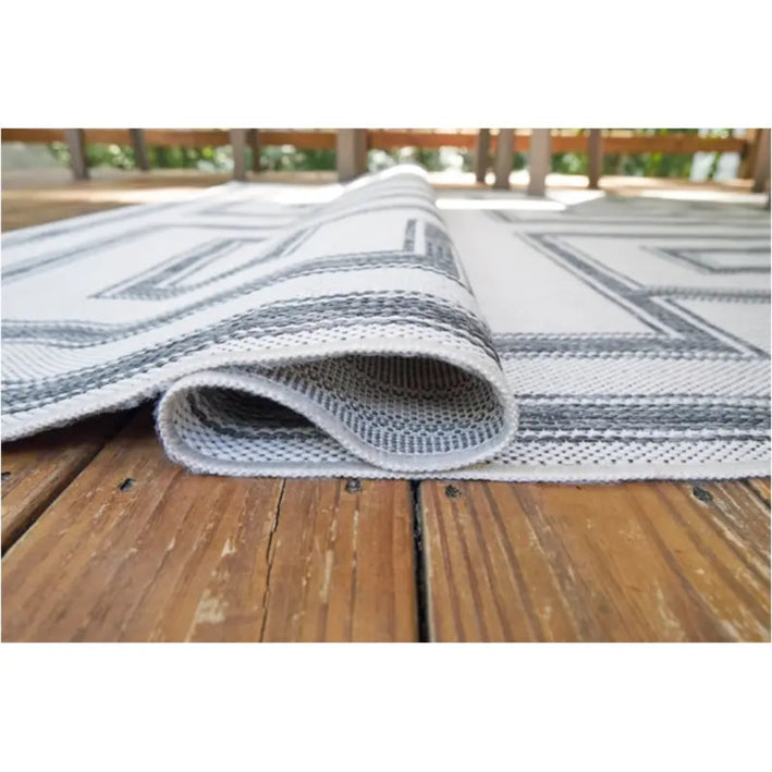 Matinwood Large Rug (R900031)